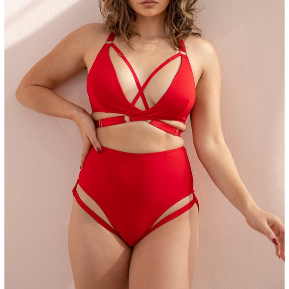 Lunalae Amber Top Adjustable Strappy Racerback Moulded Top, Size AU14 US10, Red - Picture 1 of 7